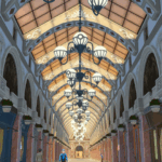 パサージュ・ド・ロンブル "流行に踊らされない 独自の価値観を持つ 店舗が多く集まっている。"