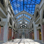 パサージュ・デュ・ボヌール "カジュアルで買いやすい価格の アイテムを扱う店が集まる。"